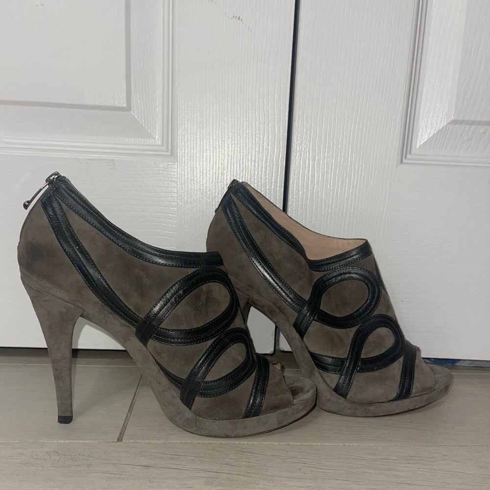 Via Spiga Suede and Leather Heels in Gray